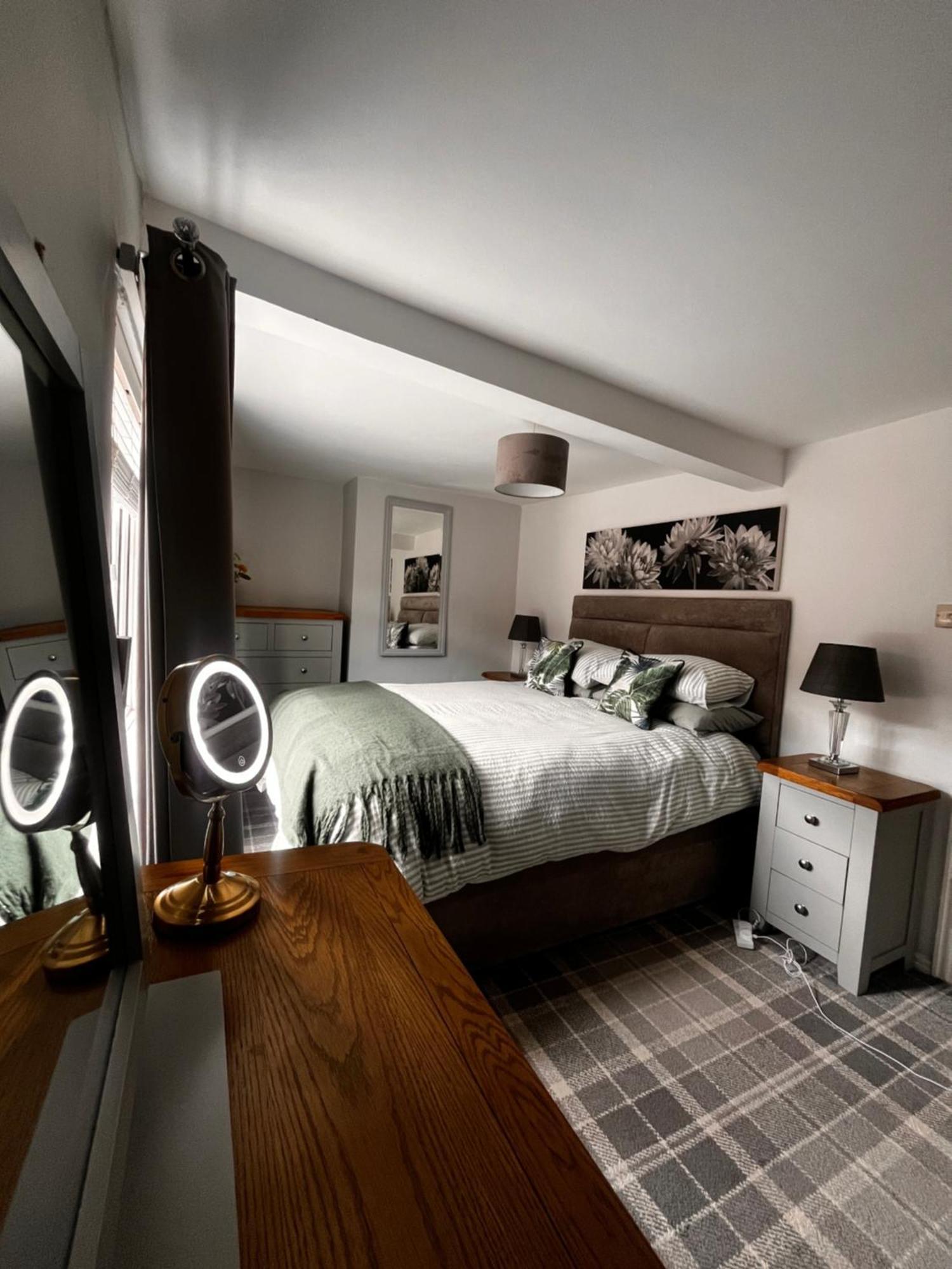 High Street Great For Couples Families And Friends *