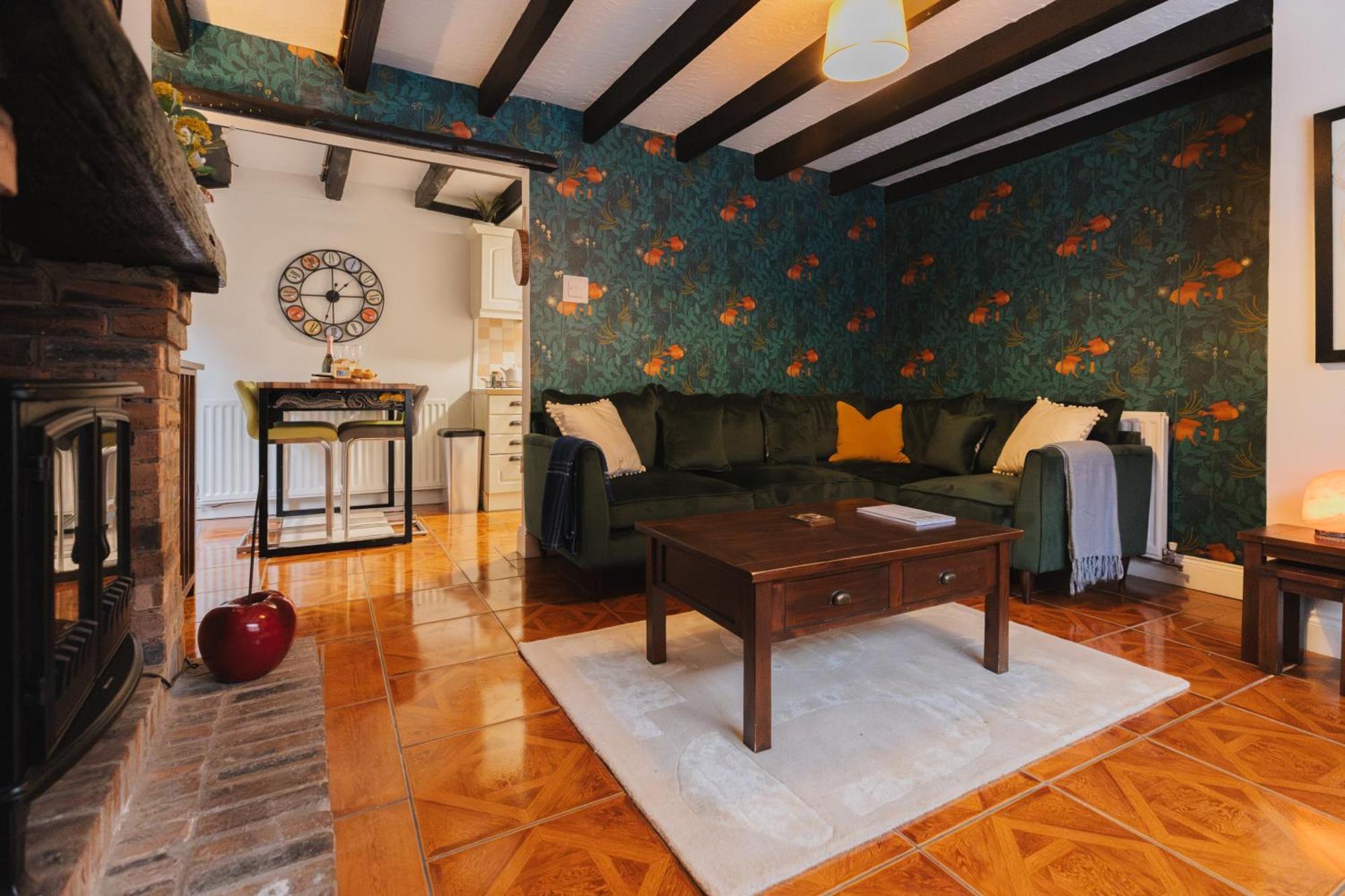 High Street Great For Couples Families And Friends Holiday home