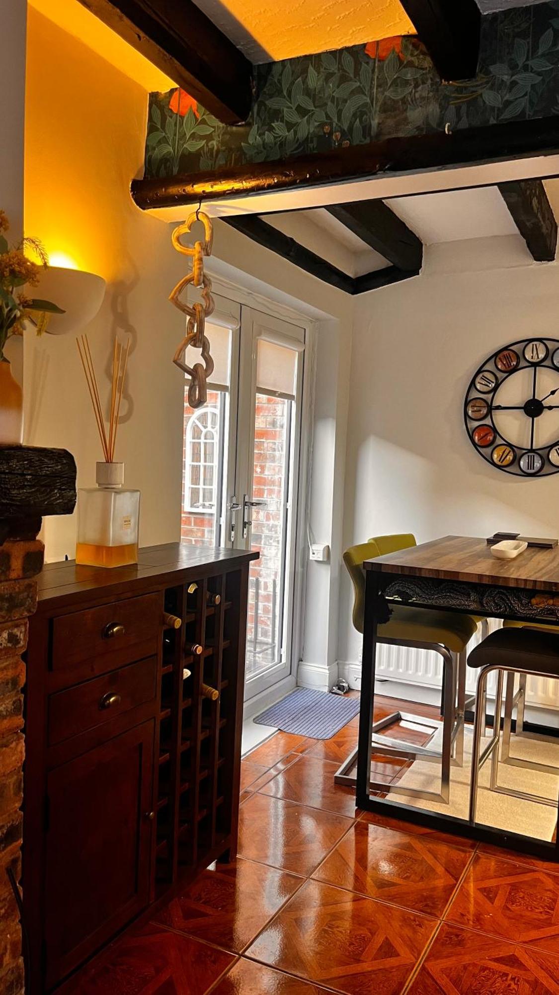 High Street Great For Couples Families And Friends Holiday home *